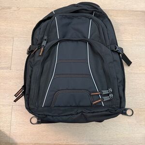 Amazon Basics Laptop Backpack fits laptop up to 17 inches Like New